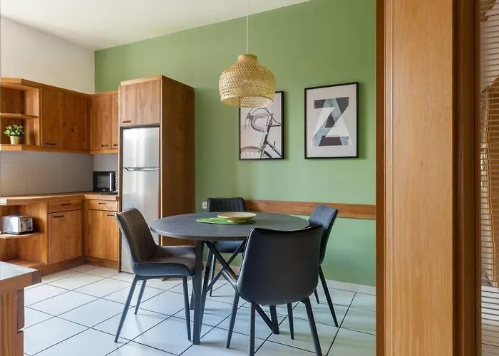 Travel Homes - The Wooden, Spacieux & Bon Quartier