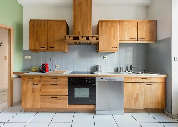 Travel Homes - The Wooden, Spacieux & Bon Quartier
