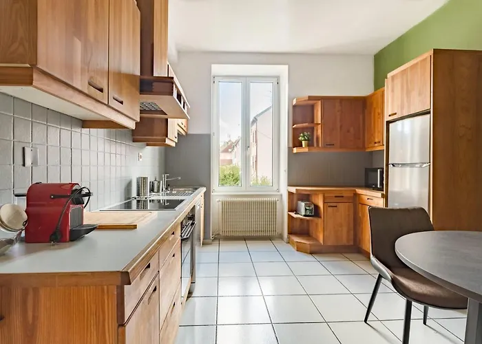 Travel Homes - The Wooden, Spacieux & Bon Quartier