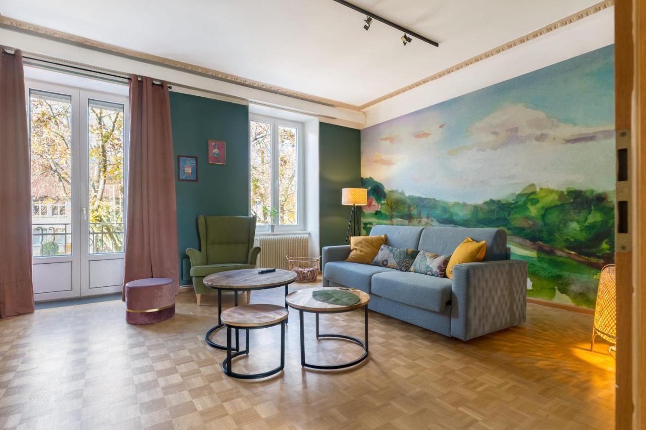 Travel Homes - The Wooden, Spacieux & Bon Quartier Apartment